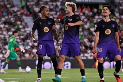 Donyell Malen entra en la agenda del Barcelona tras su explosión goleadora en la Roma