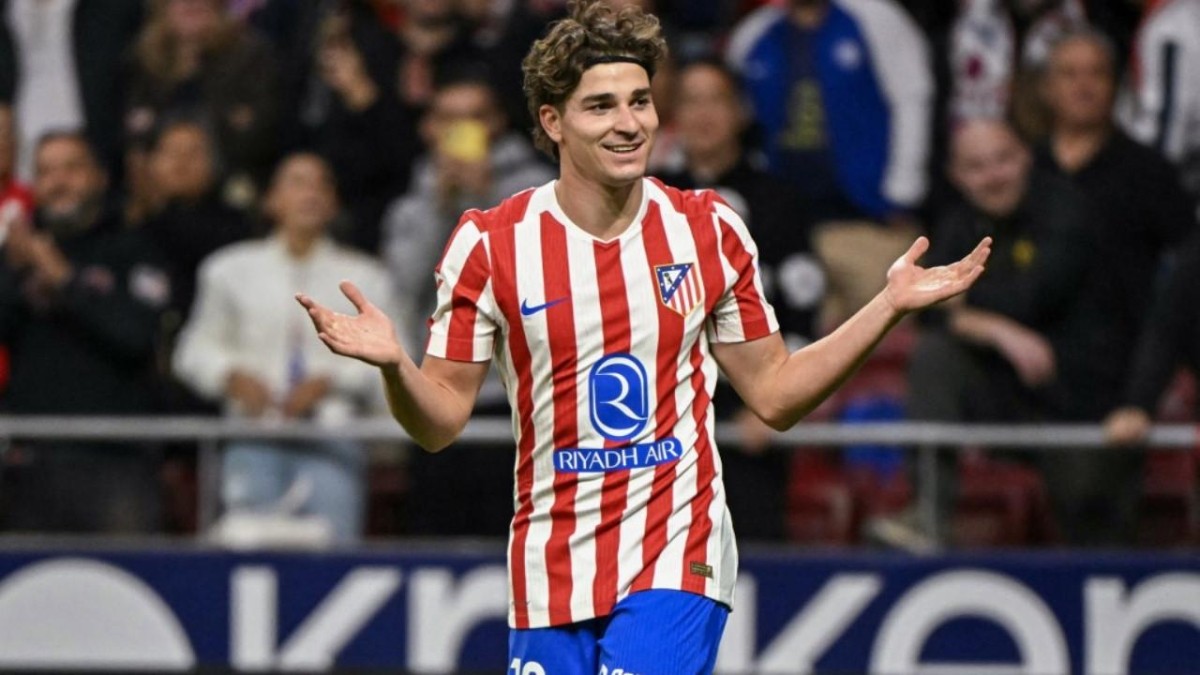El Barcelona da por imposible a Julián Álvarez y se refugia en su plantilla