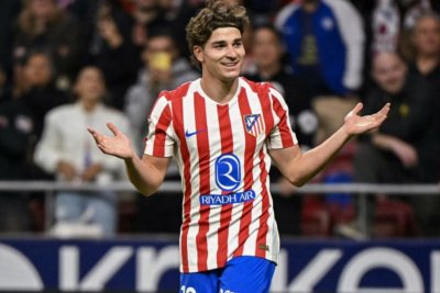El Barcelona da por imposible a Julián Álvarez y se refugia en su plantilla