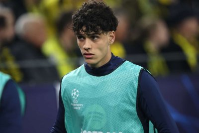 Héctor Fort se acerca a la Real Sociedad tras dar un giro a su futuro