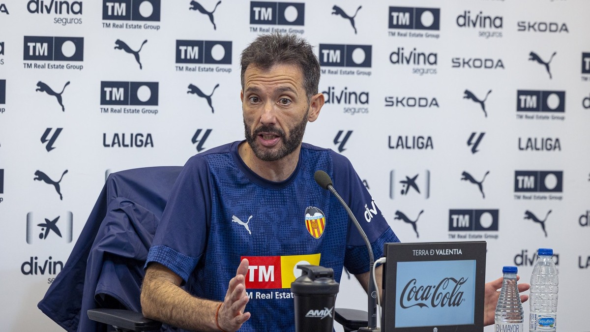 El Valencia rescinde a Alberto Marí y libera una ficha para Arnau Martínez