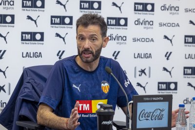 El Valencia rescinde a Alberto Marí y libera una ficha para Arnau Martínez