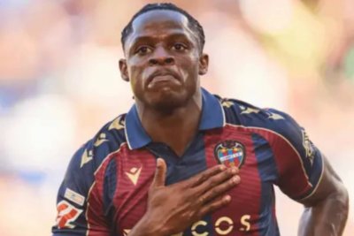 Etta Eyong, ofrecido al Valencia en plena búsqueda del Levante por liberar fichas