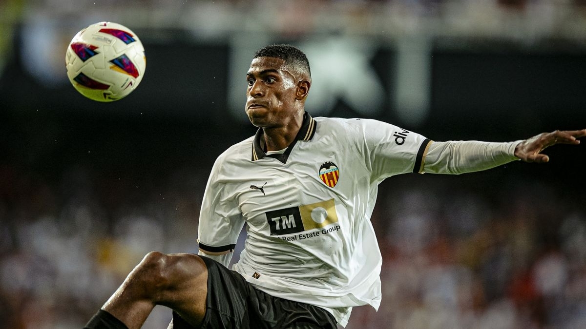 El Atlético de Madrid se interesa en Cristhian Mosquera del Valencia