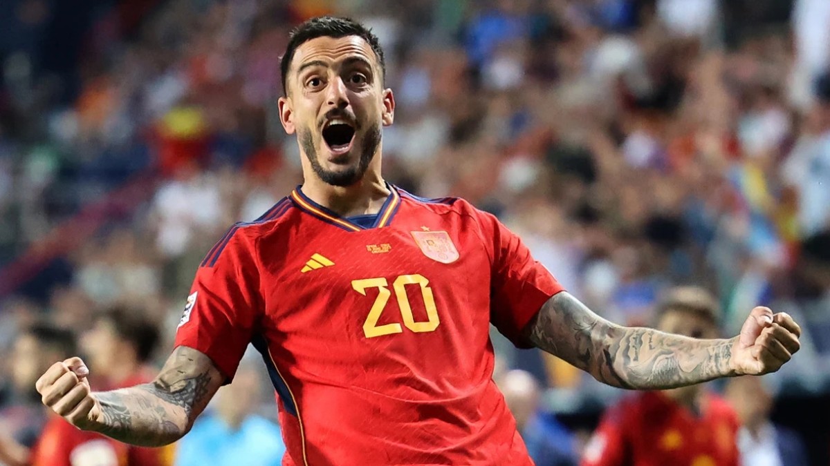 El Valencia aprieta por Joselu tras la lesión de Sadiq y la competencia del Eintracht