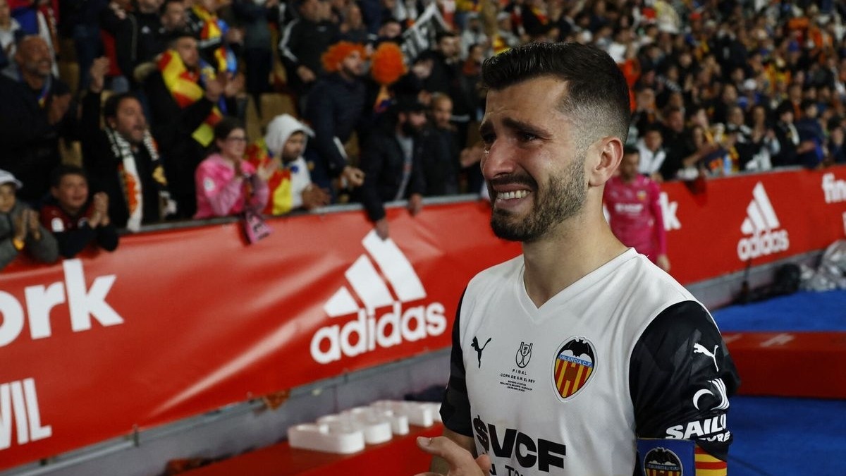 Gayà y el Valencia siguen sin acercar posturas en una renovación atascada por el salario