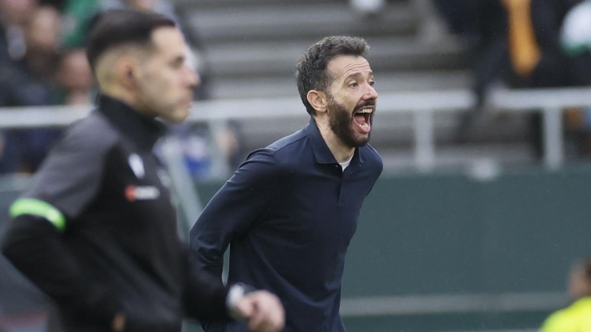 Mendilibar, libre tras salir del Olympiacos, aparece en la órbita del Valencia