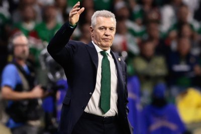 Javier Aguirre gana peso para dirigir al Valencia tras el primer contacto con Braulio Vázquez