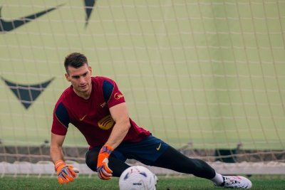 Flick se inclina por Szczesny para la portería del Barça en Sevilla