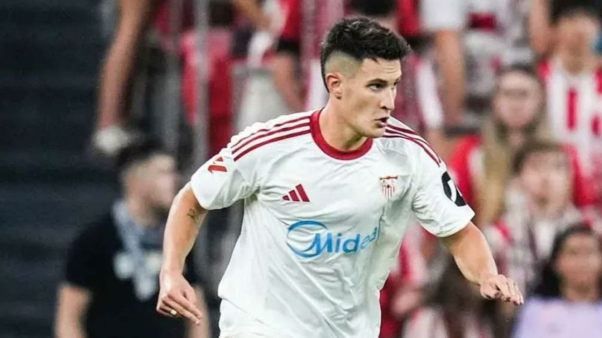 El Sevilla acelera por Castrín mientras su renovación sigue sin cerrarse