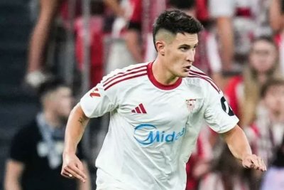 El Sevilla acelera por Castrín mientras su renovación sigue sin cerrarse