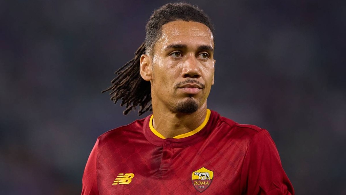 El Valencia estudia a Chris Smalling para reforzar el centro de la defensa