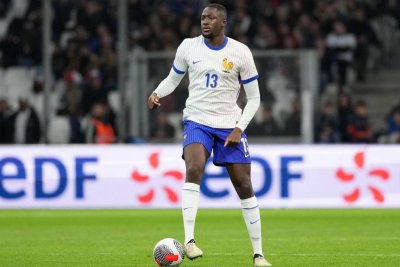 Konaté se cae de la selección francesa y vuelve a Madrid por un esguince en la rodilla derecha