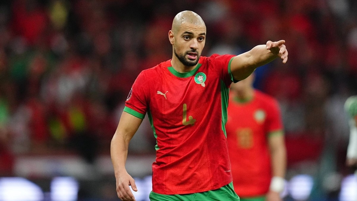 El Betis acierta al no forzar el regreso de Amrabat y el marroquí pierde valor en el Ajax