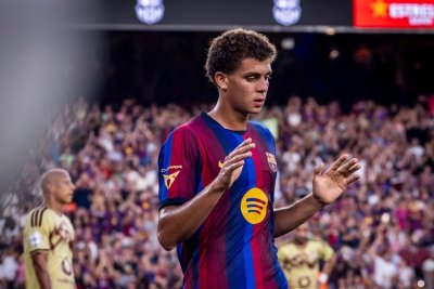 Hamza Abdelkarim, blindado por el Barça mientras Flick busca hueco para él