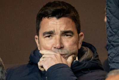 Deco vigila a Raum y Mitchell para reforzar el lateral izquierdo del Barcelona sin pagar traspaso