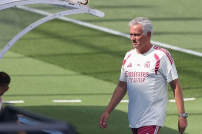 El Real Madrid estudia reforzar el eje de la defensa con tres nombres en la agenda de Mourinho