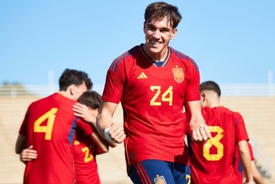 Carlos Espí da el salto a la absoluta tras su exhibición con la sub-21