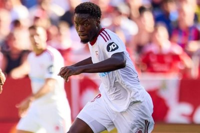 El Sevilla fija en 40 millones la salida de Agoumé ante el interés de la Premier