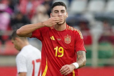 Roberto Fernández eleva su cláusula en el Espanyol tras debutar con España
