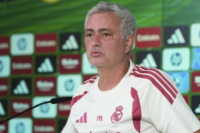 Lunin y Raúl Asencio, señalados como los primeros descartes de Mourinho para enero