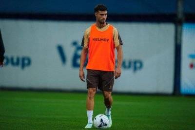 Puado reaparece con el Espanyol y viaja a Málaga tras meses fuera