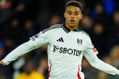 Josh King entra en la agenda del Barcelona, pero el Fulham se remite a los 60 millones