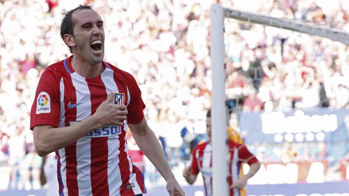 El Atlético sigue de cerca a Johan Vásquez, el central del Genoa que encaja en su radar