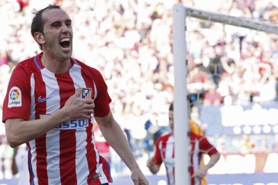 El Atlético sigue de cerca a Johan Vásquez, el central del Genoa que encaja en su radar