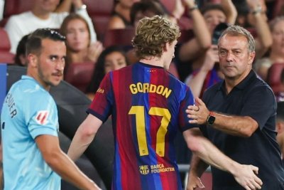 Anthony Gordon se estrena con el Barcelona y refuerza el pleno de Flick en LaLiga