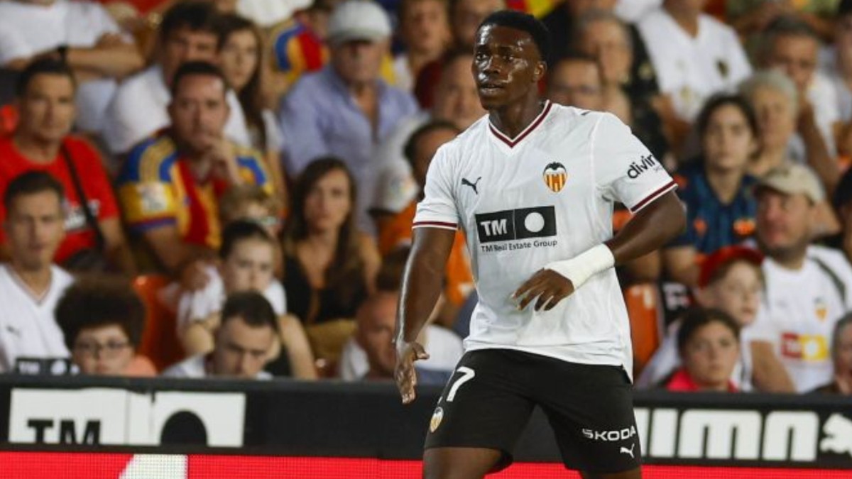 David Otorbi se gana más sitio en el Valencia tras su primer gol con Aguirre