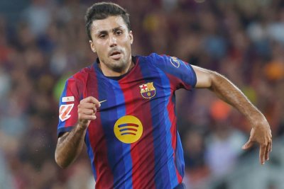 Pedro Porro vuelve al mercado y el Real Madrid estudia responder al Barça en la puja