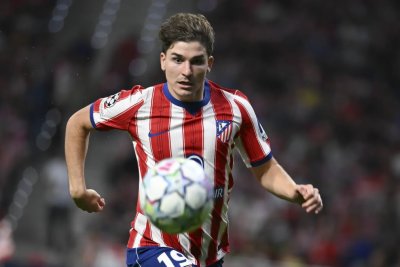 El Barça enfría la opción de Julián Álvarez tras su arranque goleador
