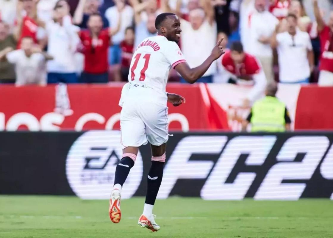 Preocupación en el Sevilla por la posible marcha de Lukébakio