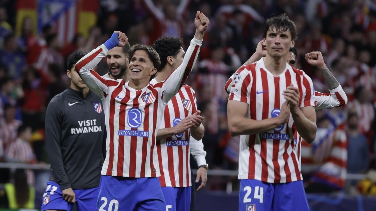 Demirovic se declara admirador del Atlético y de Simeone tras el duelo de Champions