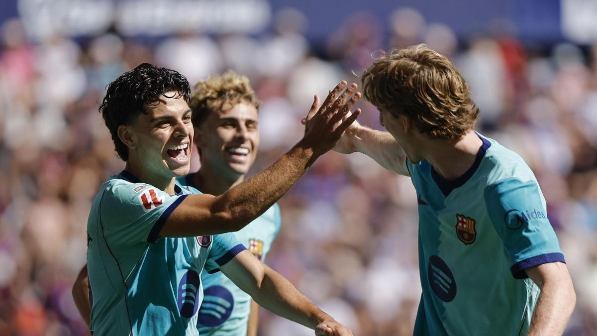 Flick llega al Clásico con la defensa del Barça bajo mínimos