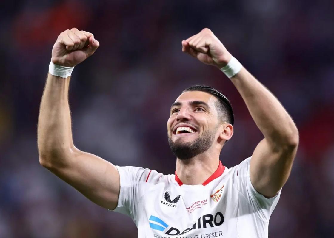 El Sevilla urge a Rafa Mir a buscar nuevo destino lo antes posible