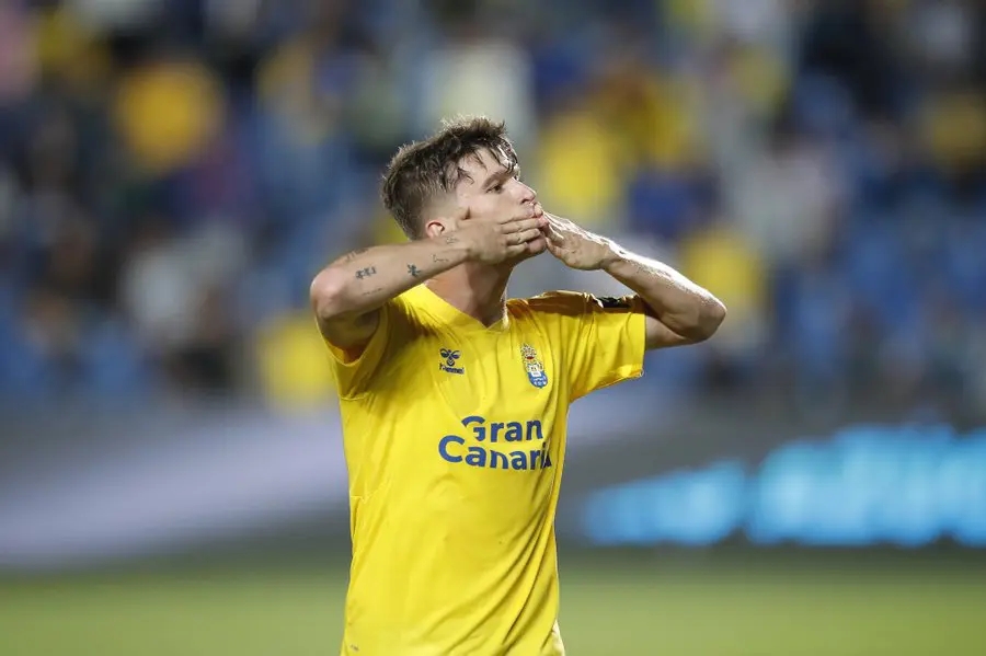 Las Palmas autoriza el traspaso de Cardona a Tenerife