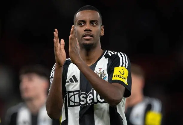 El futuro de Alexander Isak en el Newcastle: ¿Se aleja del FC Barcelona?