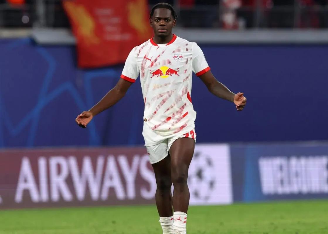 Interés del Real Madrid en el central Castello Lukeba