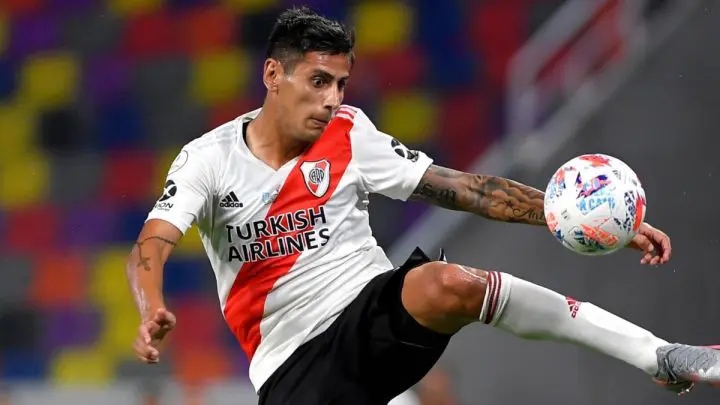 Corinthians se hace con Angileri