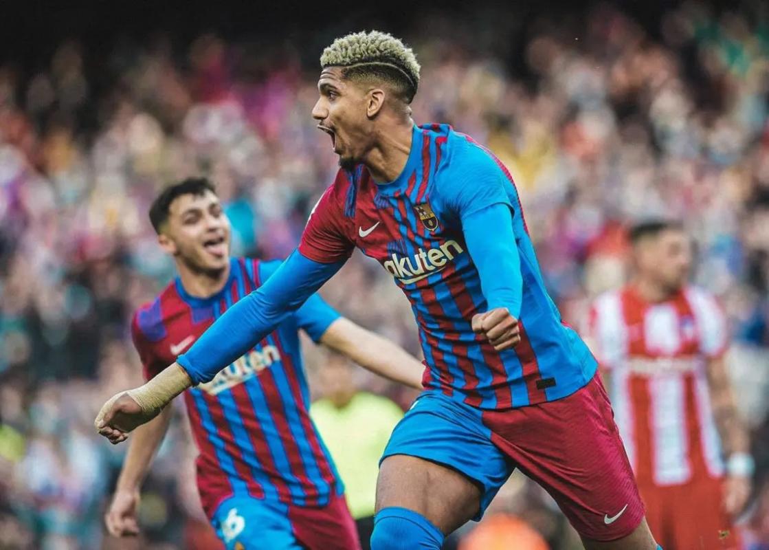 Araujo se acerca a Turín