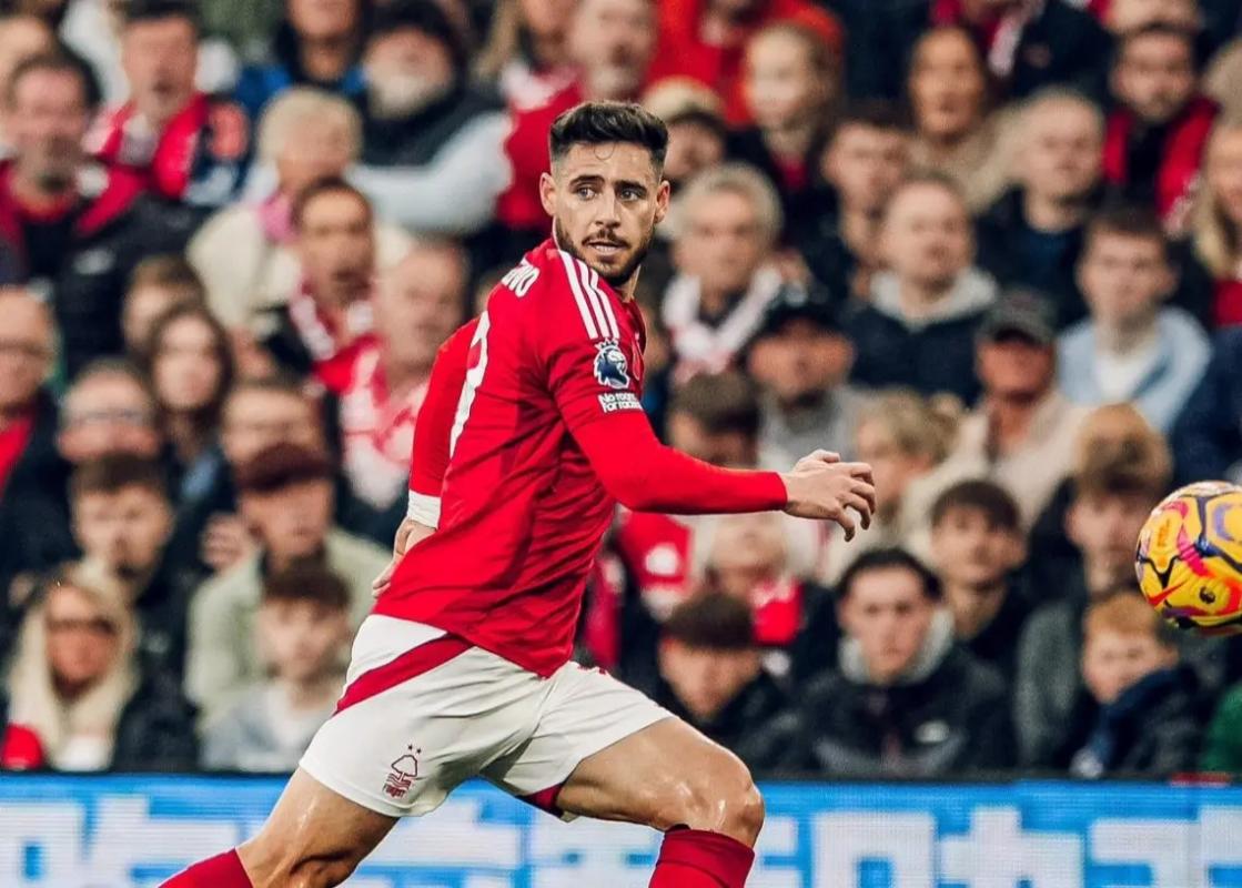 El interés del Betis en Álex Moreno