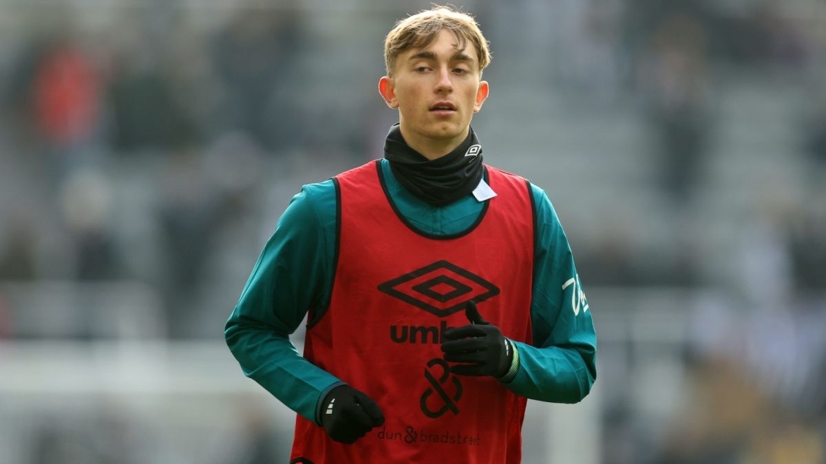 El futuro de Dean Huijsen: El Liverpool se acerca mientras el Real Madrid lo sigue de cerca