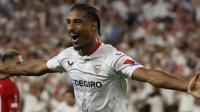 El Sevilla FC recibe una oferta millonaria por Loïc Badé